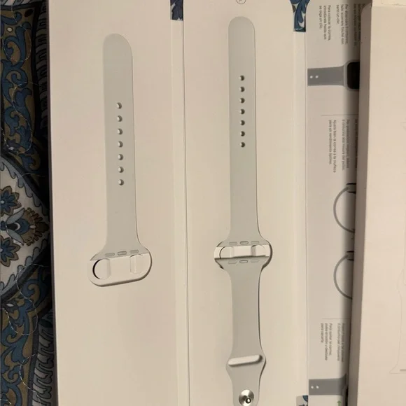 44 mm brand new Apple white watch straps, sport band. - Picture 1 of 4